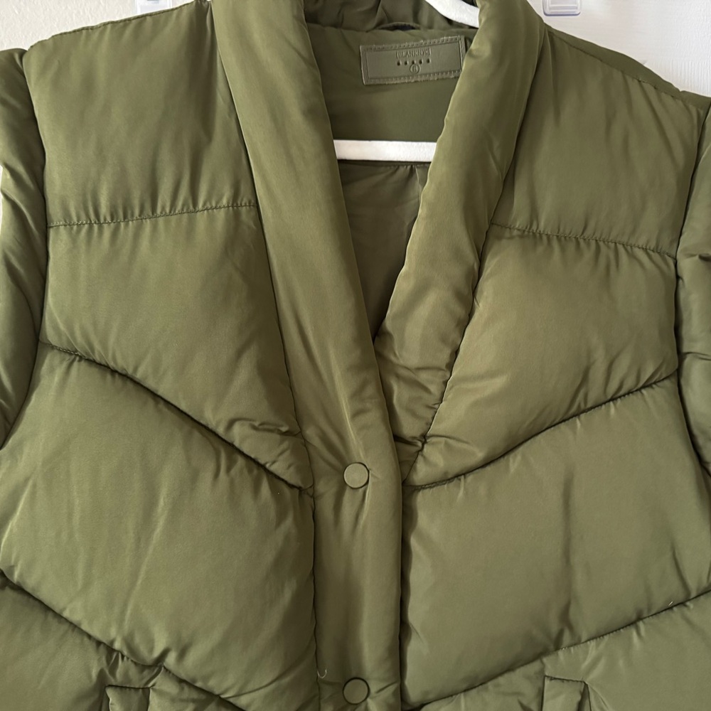 BlankNYC Vest/Jacket, Sm, Olive, quilted, pocket in front on each side NWOT - Picture 2 of 4